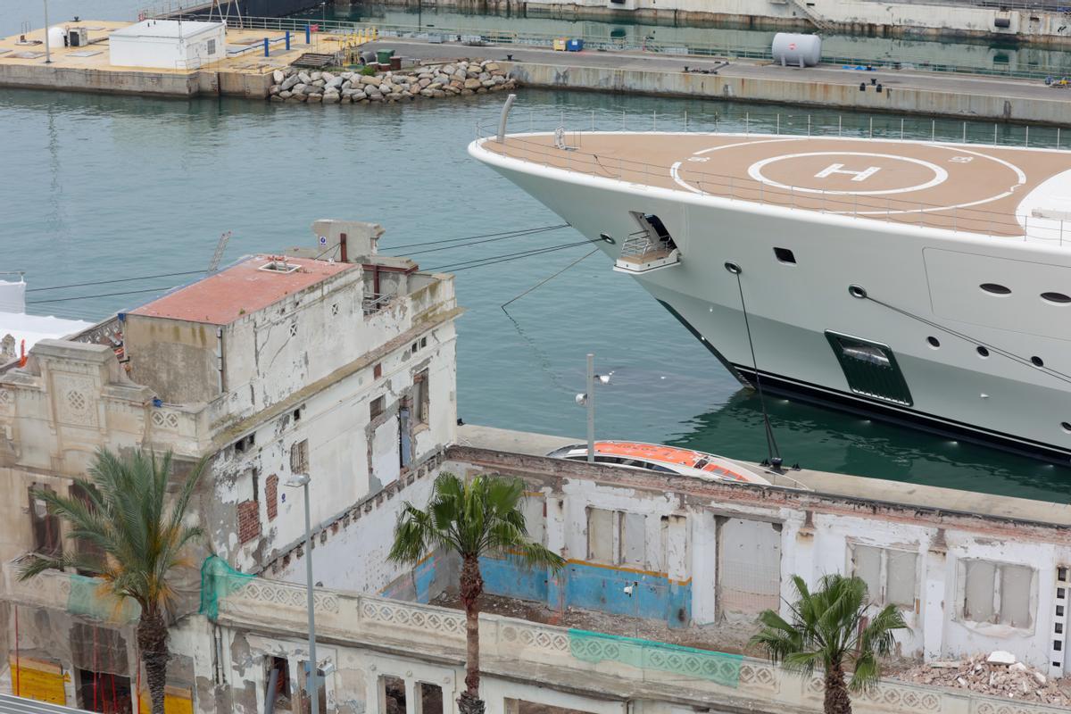 Los tinglados del Moll de Llevant, en el Port Vell de Barcelona, que se están rehabilitando.