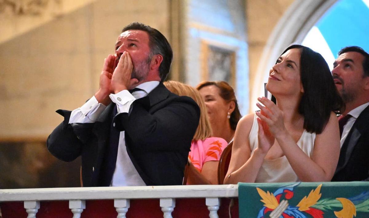 Ruz eufórico lanza vivas a la Maredéu en la Coronación junto a la ministra Morant