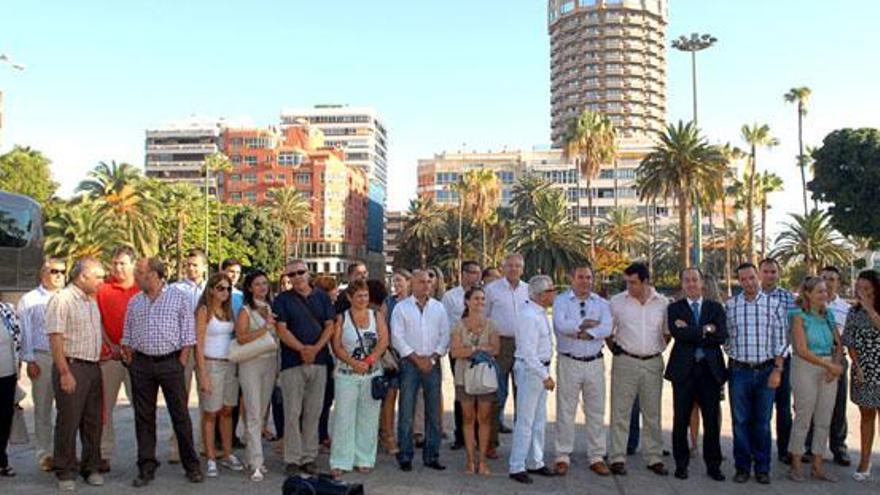 Consejeros de Turismo, Comercio y Cultura del Cabildo junto a concejales y técnicos de Turismo ayer. i   SANTI BLANCO