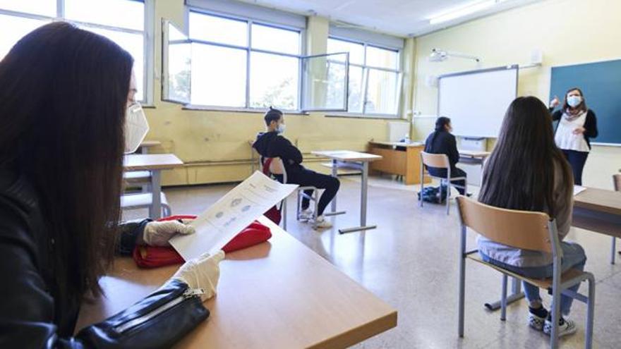 El frío y la ventilación de las aulas por la Covid preocupan a las familias españolas
