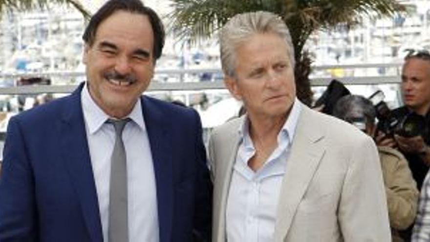 Oliver Stone presenta en Cannes su versión de la crisis financiera