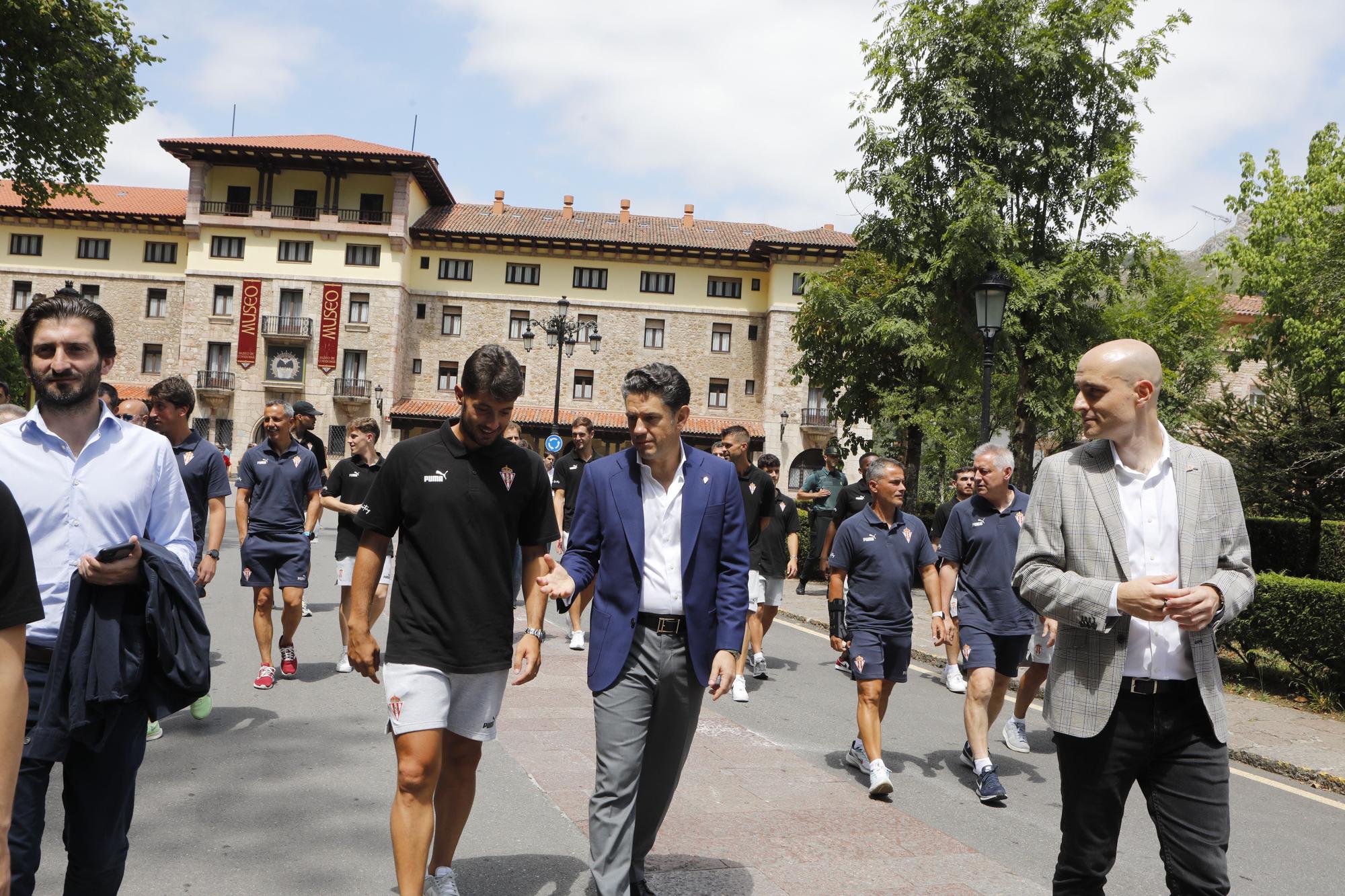 En imágenes: El Sporting cumple con la tradición ante la Santina