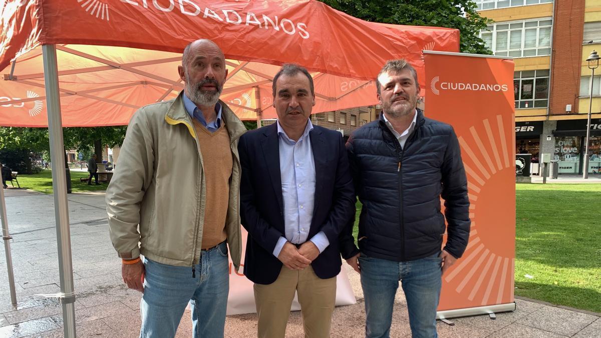 Javier Rodríguez, Manuel Iñarra y Luis Fanjul, en Las Meanas.