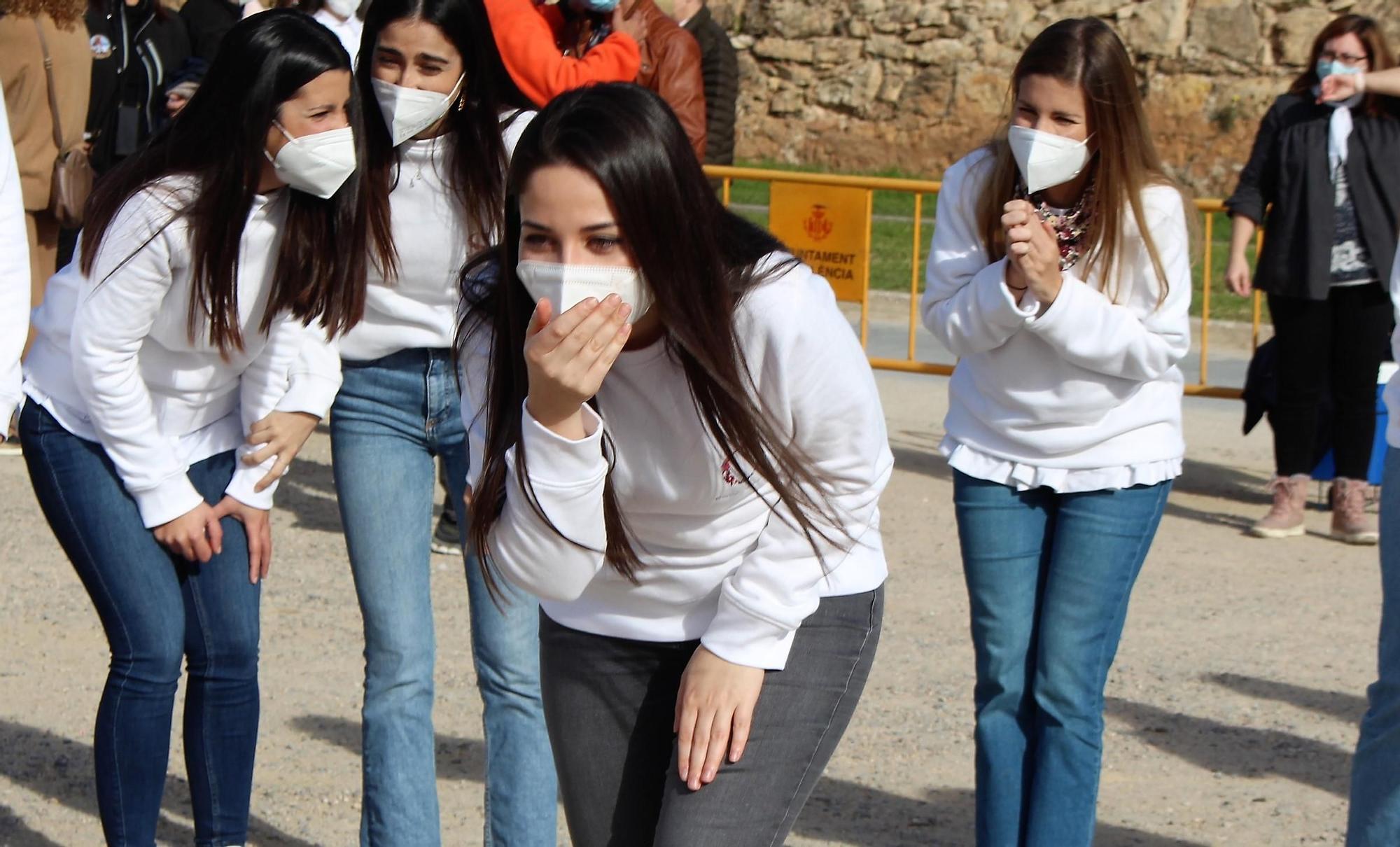 Carmen y la corte mayor recuperan la agenda de Fallas 2022 con el juego del "canut"