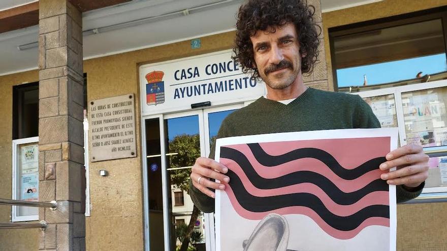 Iván Pérez, con el cartel anunciador.