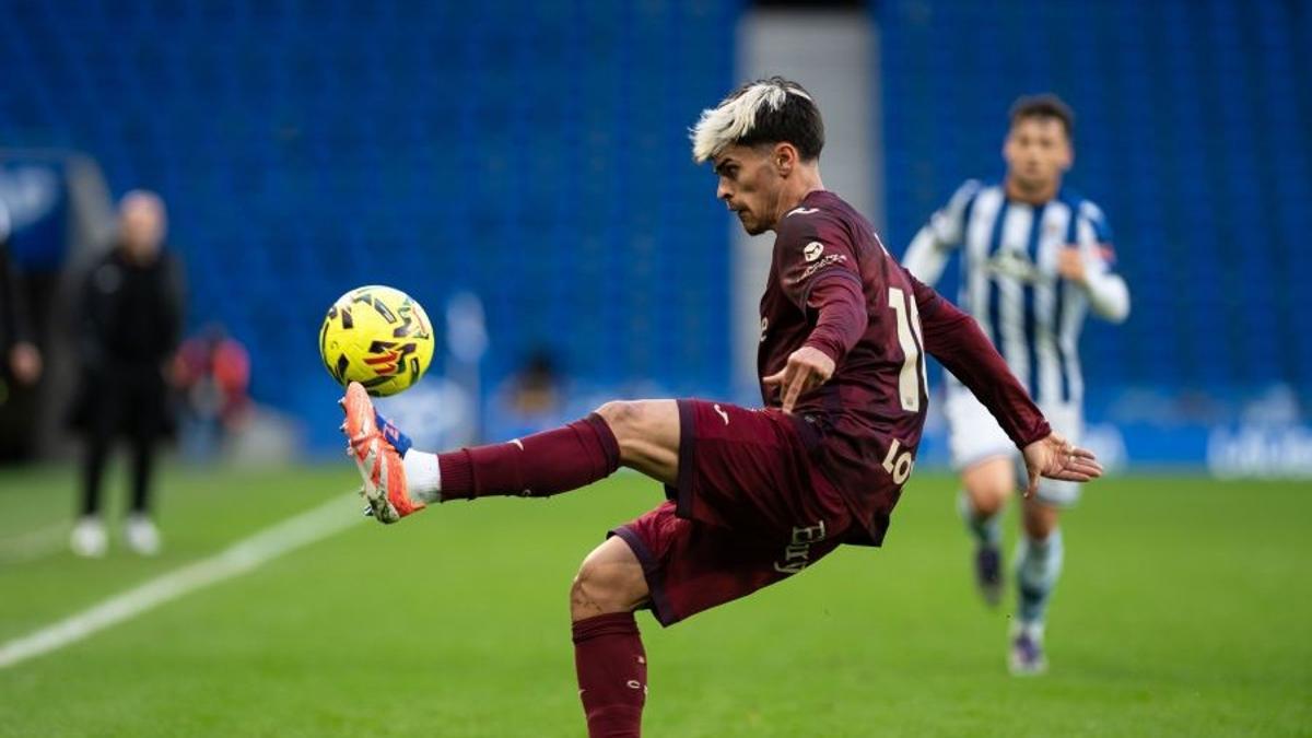 Juan Cruz intenta controlar un balón en un partido del Leganés.
