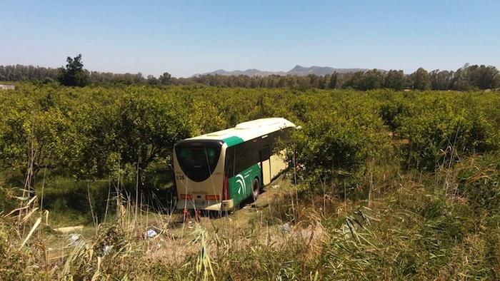 Colisión frontal entre un turismo y un autocar