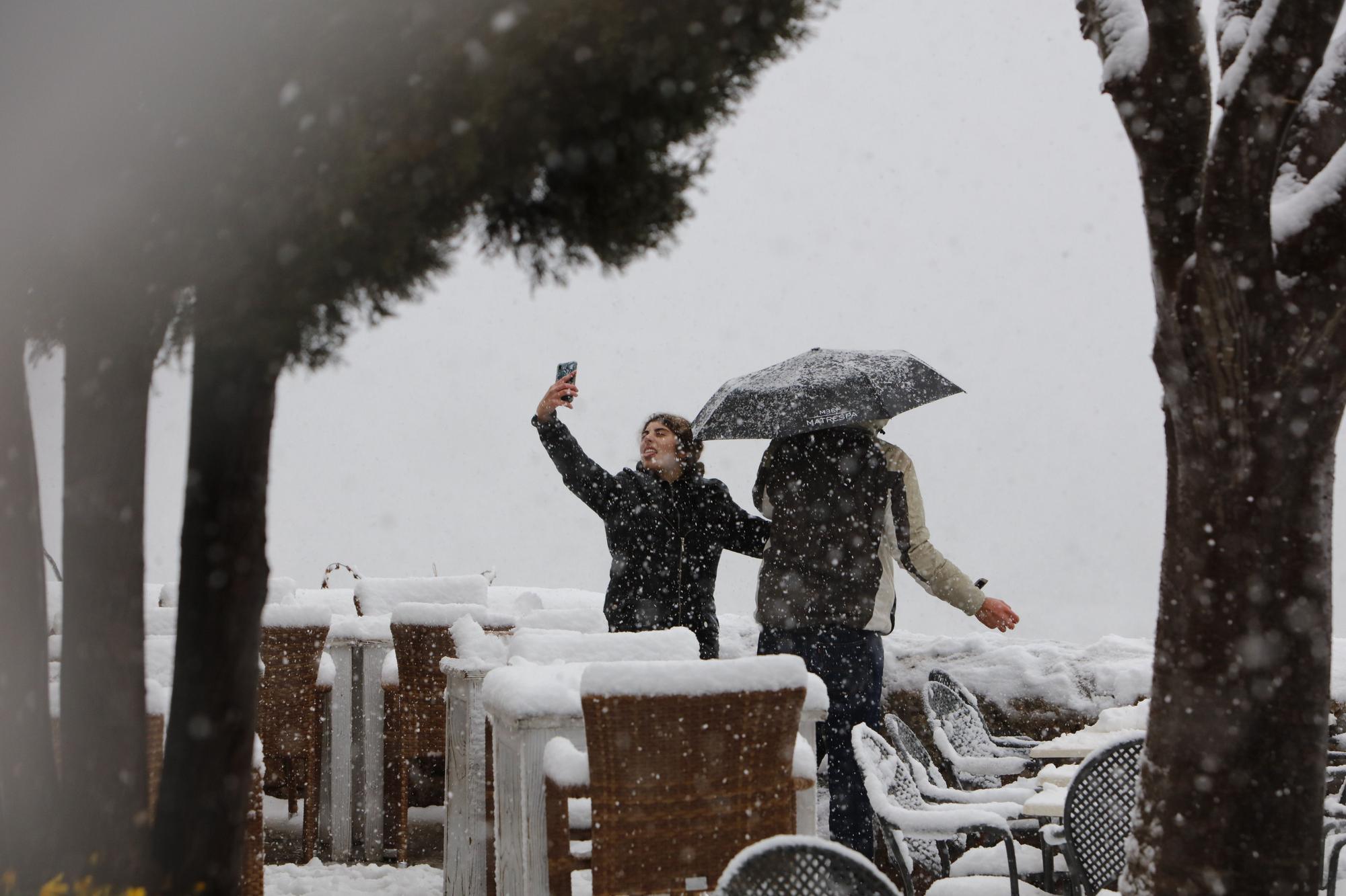 Malerisches Mallorca: Valldemossa im Schnee