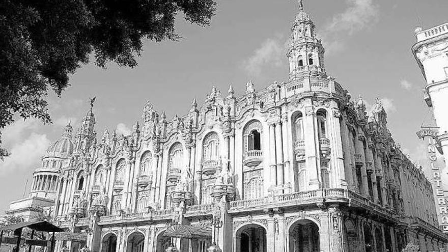 Edificio del antiguo Centro Gallego en Cuba. // FDV