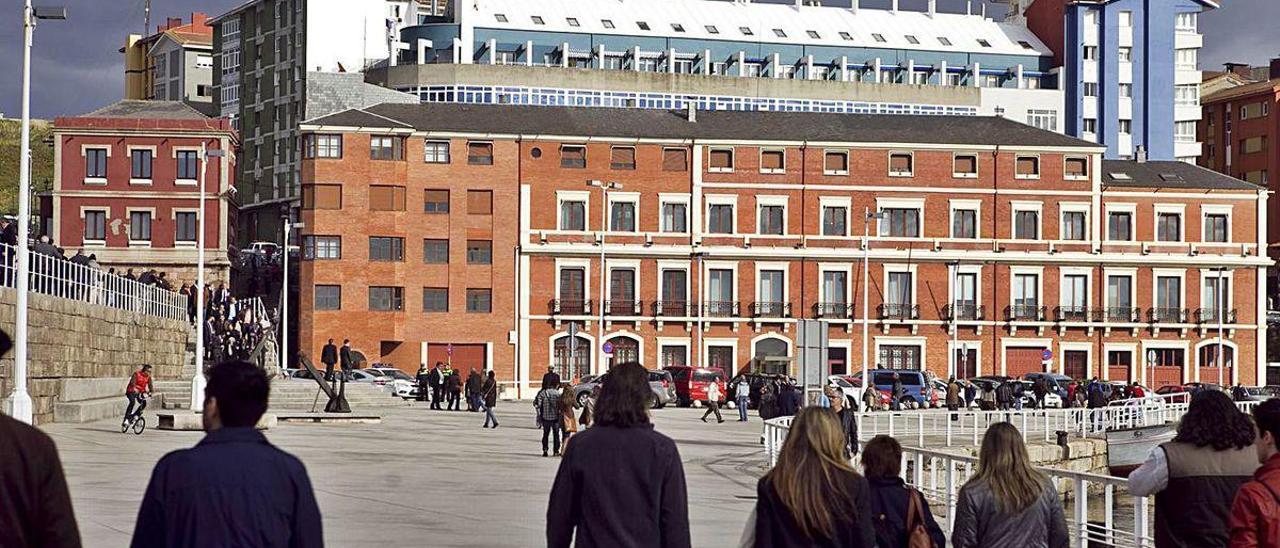 La sede histórica del Puerto, junto a su edificio anexo.