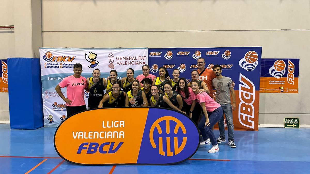 El equipo senior femenino del CB Tavernes, subcampeón de la Lliga Valenciana