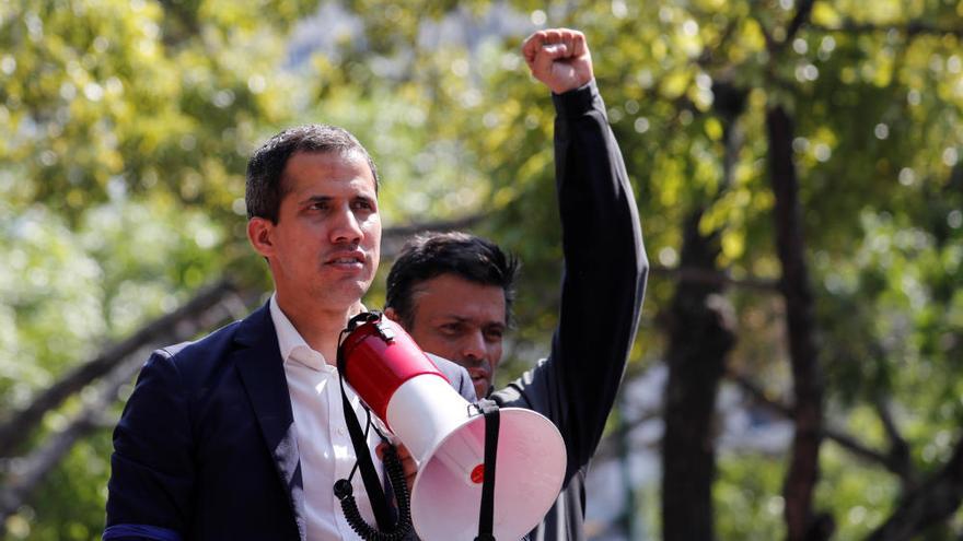 Desenes de ferits a la marxa per Caracas liderada per Guaidó i López