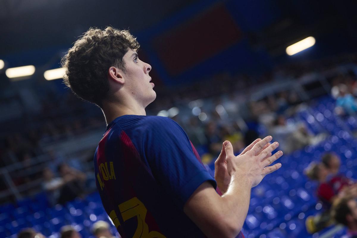 FC Barcelona vs Bidasoa Foto: Dani Barbeito Balonmano handbol Liga Asobal Palau Blaugrana. adrian sola. barça. liga asobal 2025/2026 barça . bidasoa irun. 06. accion solo. palau blaugrana