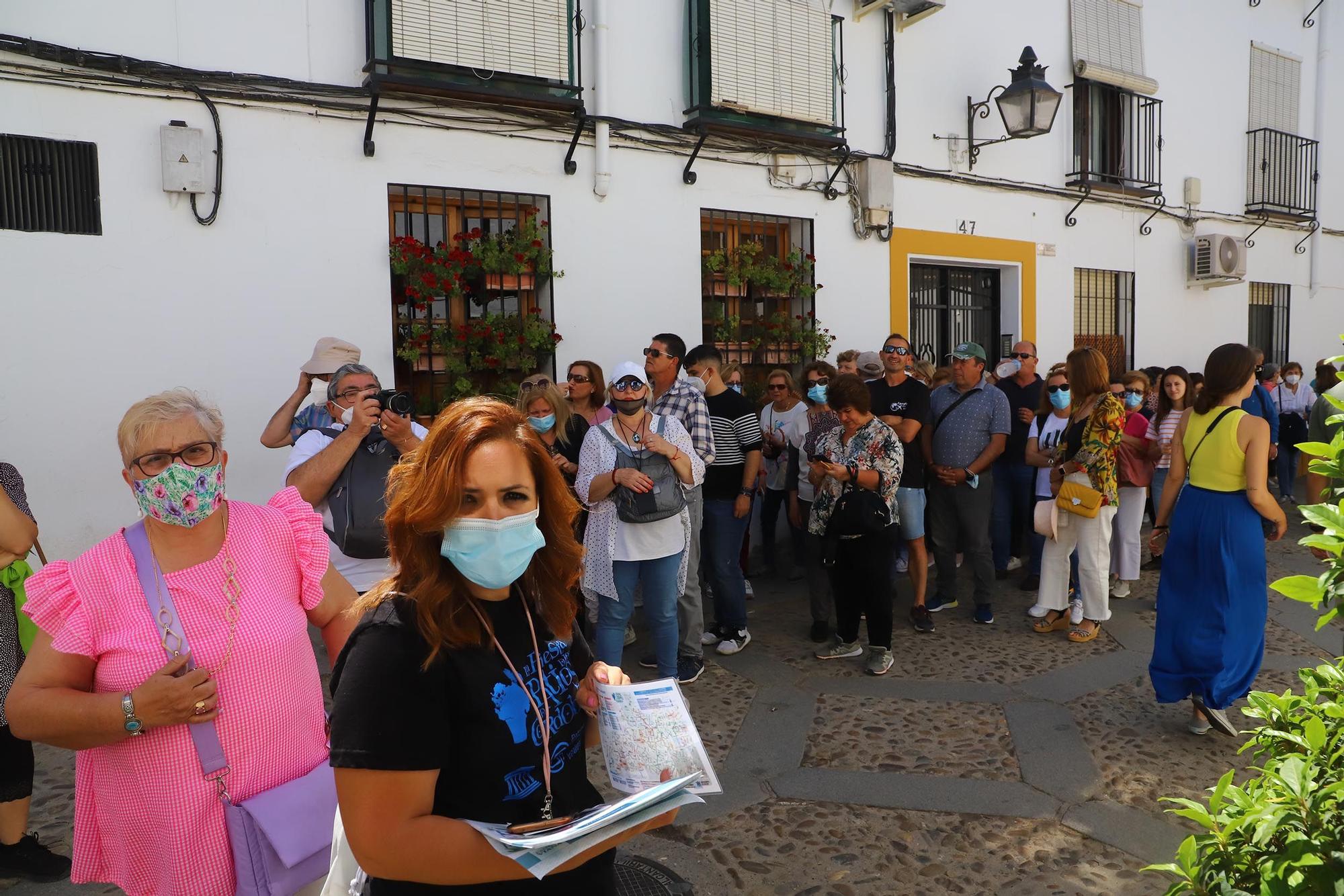 Largas colas en el primer sábado de patios