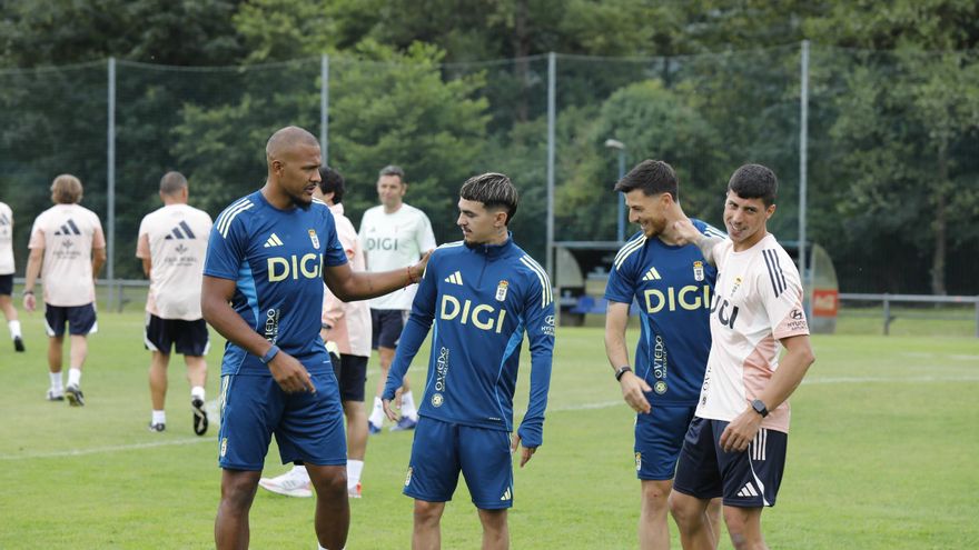 Estreno de Primera: así fue el entrenamiento del Oviedo con Rondón, Reina y Domingues incluidos