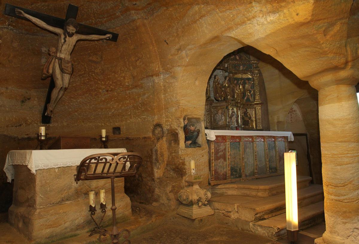 Iglesia rupestre de Santos Justo y Pastor en Olleros de Pisuerga (Palencia).