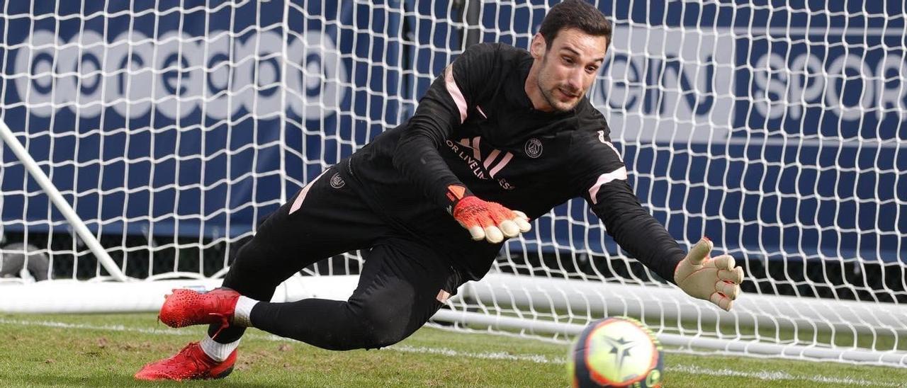 Sergio Rico, durante un entrenamiento con PSG