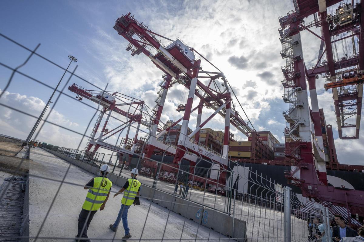 El Port de Barcelona conecta a la electricidad la terminal de contenedores Hutchison Ports BEST