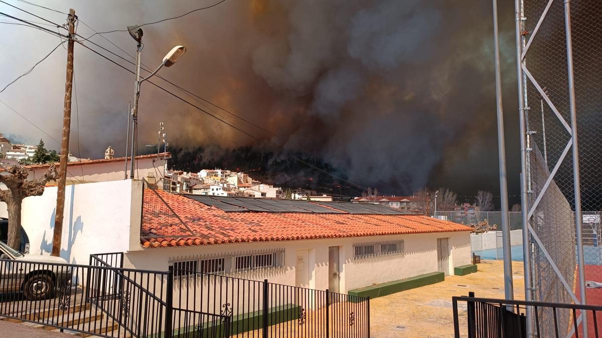 Las imágenes del incendio forestal en el Alto Mijares