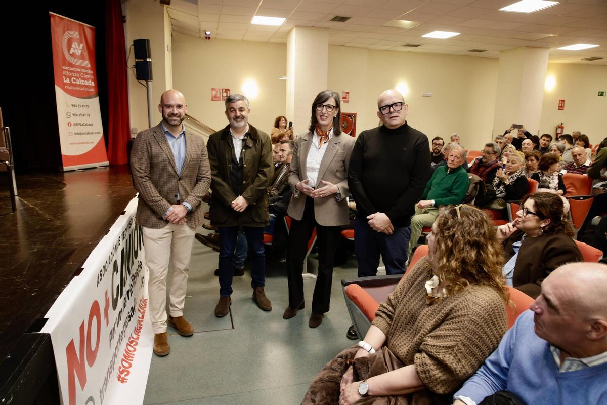 La charla en La Calzada sobre los accesos al Puerto, en imágenes