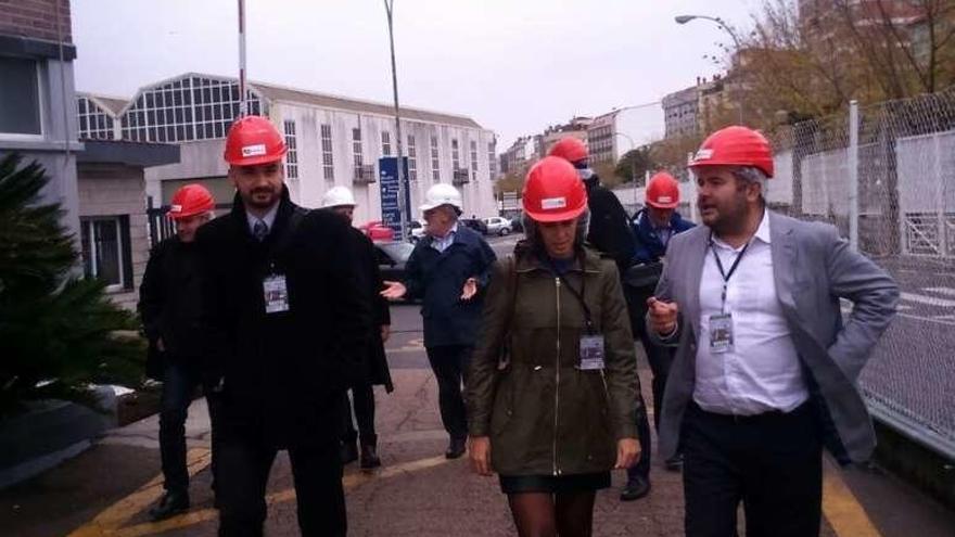 Un momento de la visita de la delegación polaca. // Faro