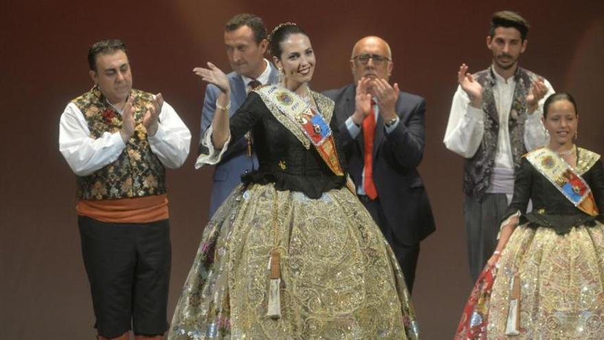 Laura Pomares y Paula Ruiz, tras ser proclamadas nuevas Reinas de las Fiestas