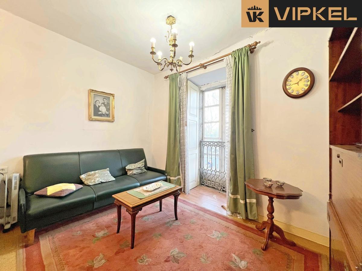 Uno de los salones con vistas a la Alameda