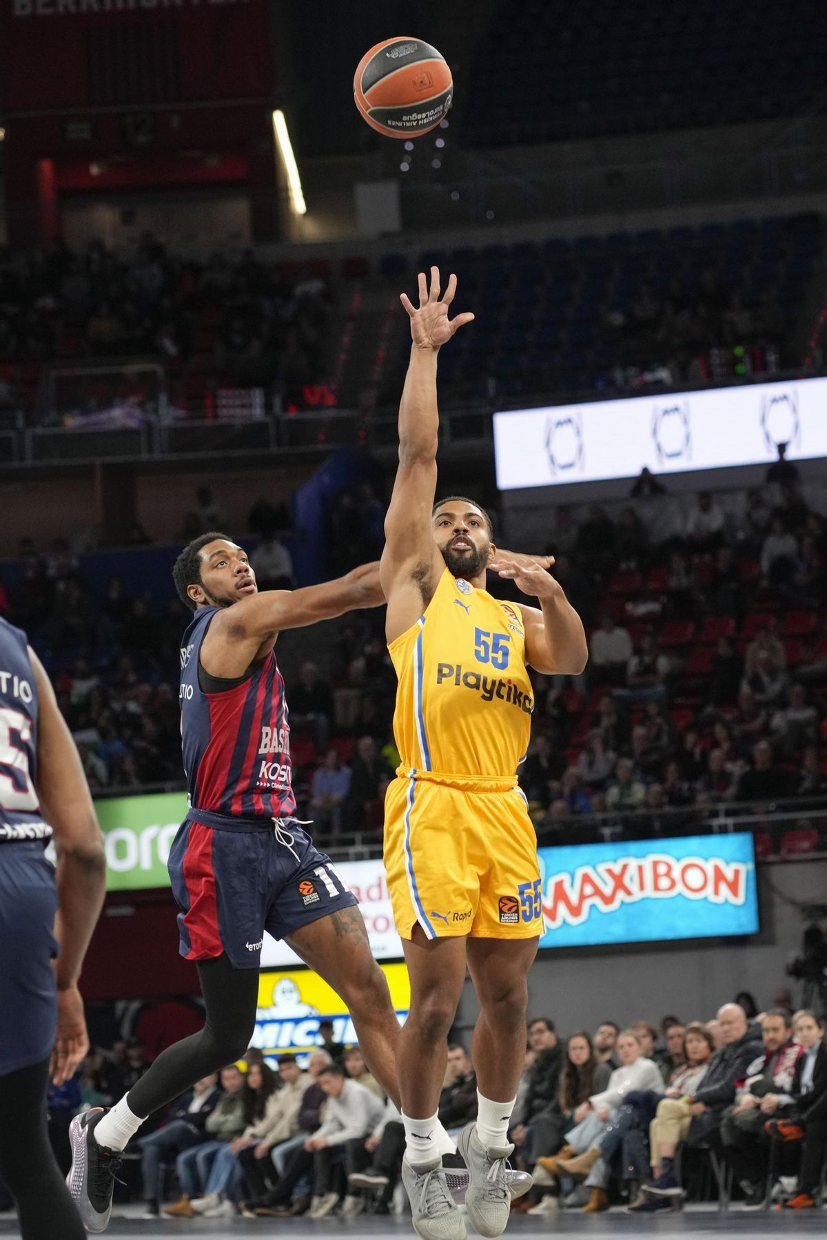 DeJulius, nuevo fichaje del UCAM Murcia, con el Maccabi Tel Aviv ante el Baskonia en la Euroliga.