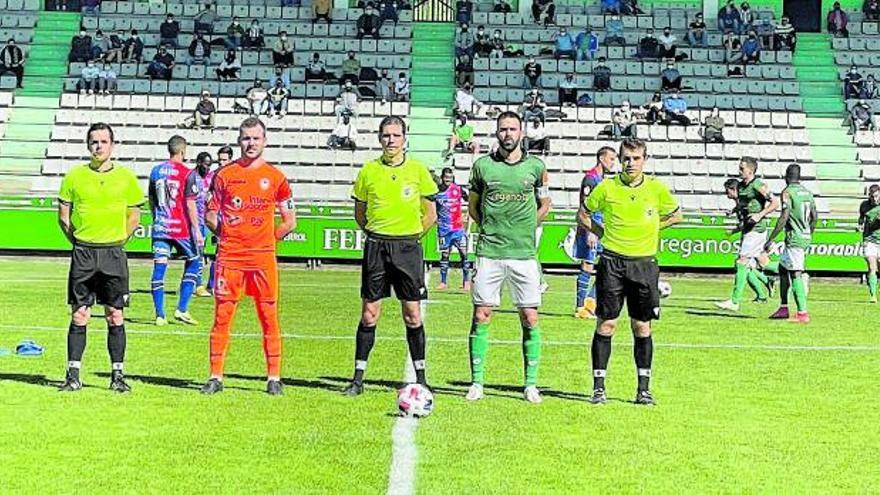 Carlos (centro) y Jesús (derecha), antes de un partido. | Cedida 