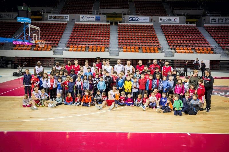 Un centenar de niños disfruta del entrenamiento del Tecnyconta