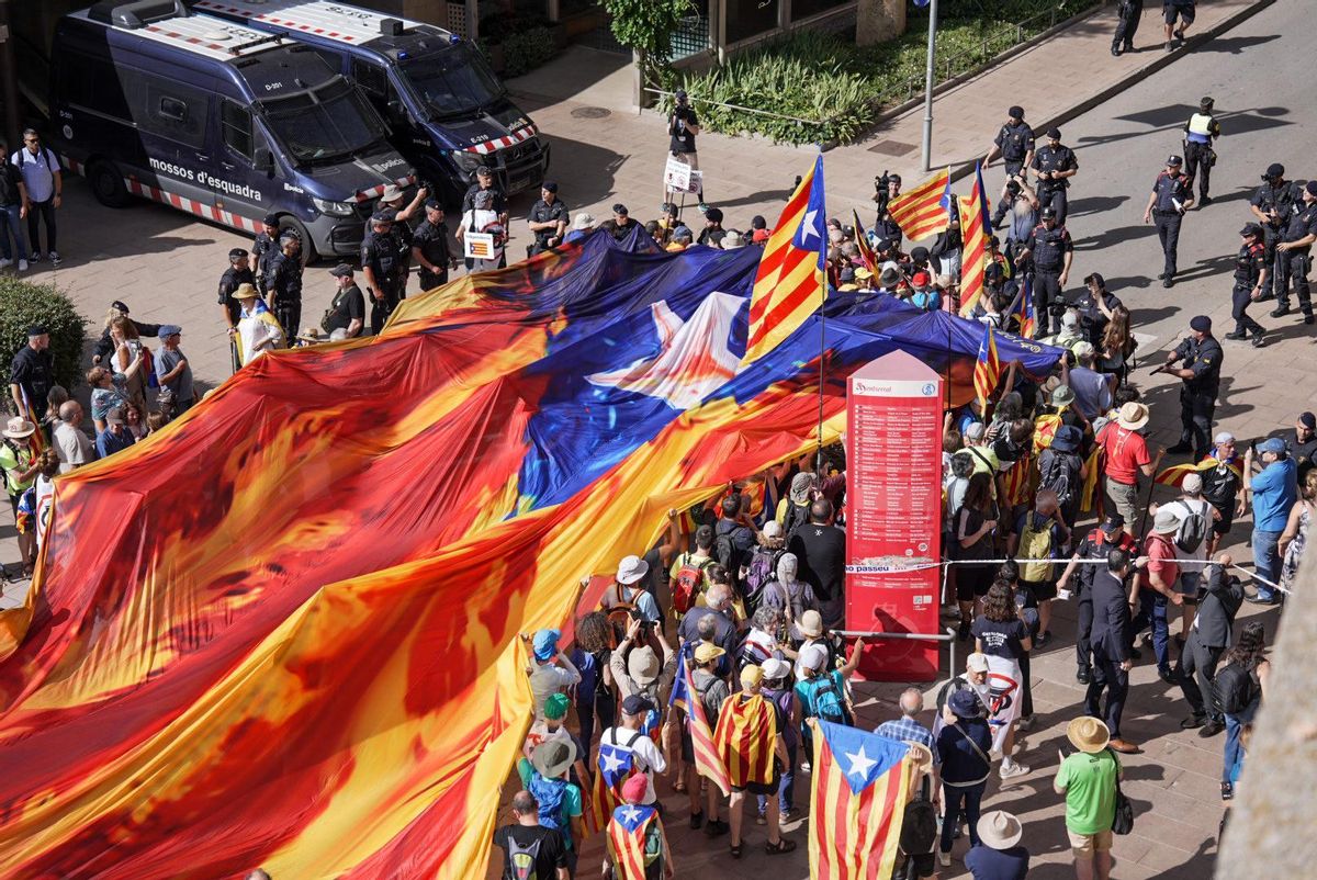 Protestas en Montserrat por la visita de los Reyes de España