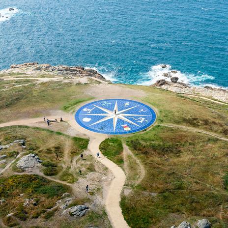 La ruta de senderismo secreta en Galicia que te lleva por una fraga con fervenzas salvajes