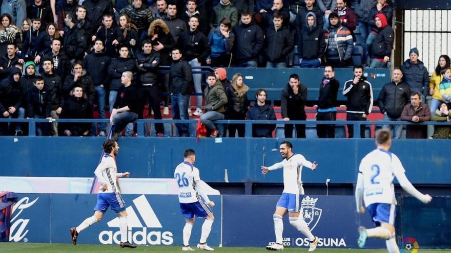 Borja Iglesias celebra uno de los goles marcados en Pamplona.