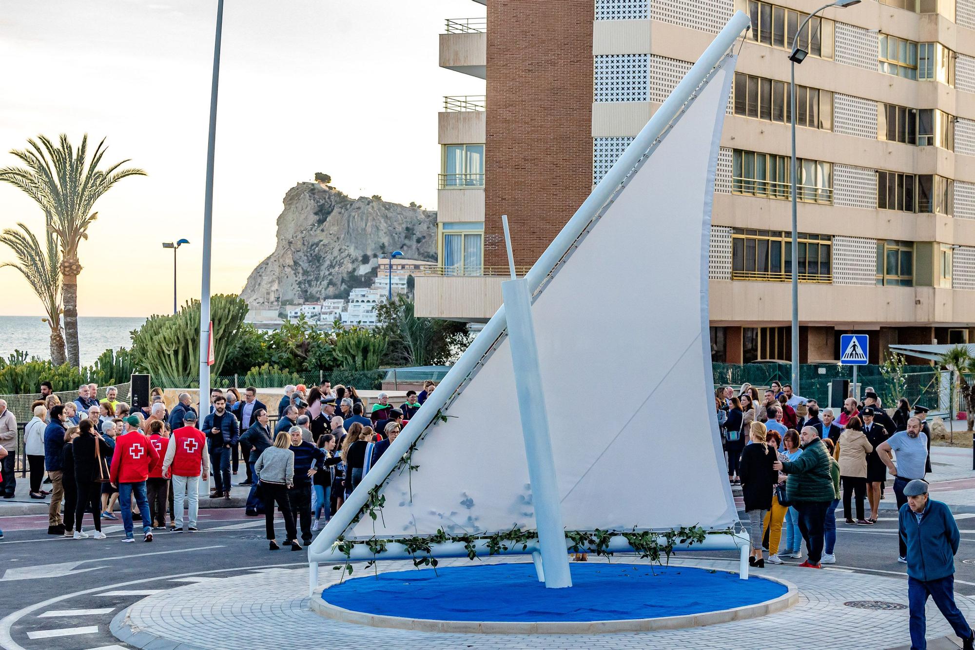 Benidorm rinde homenaje a las víctimas del covid con una rotonda en Poniente