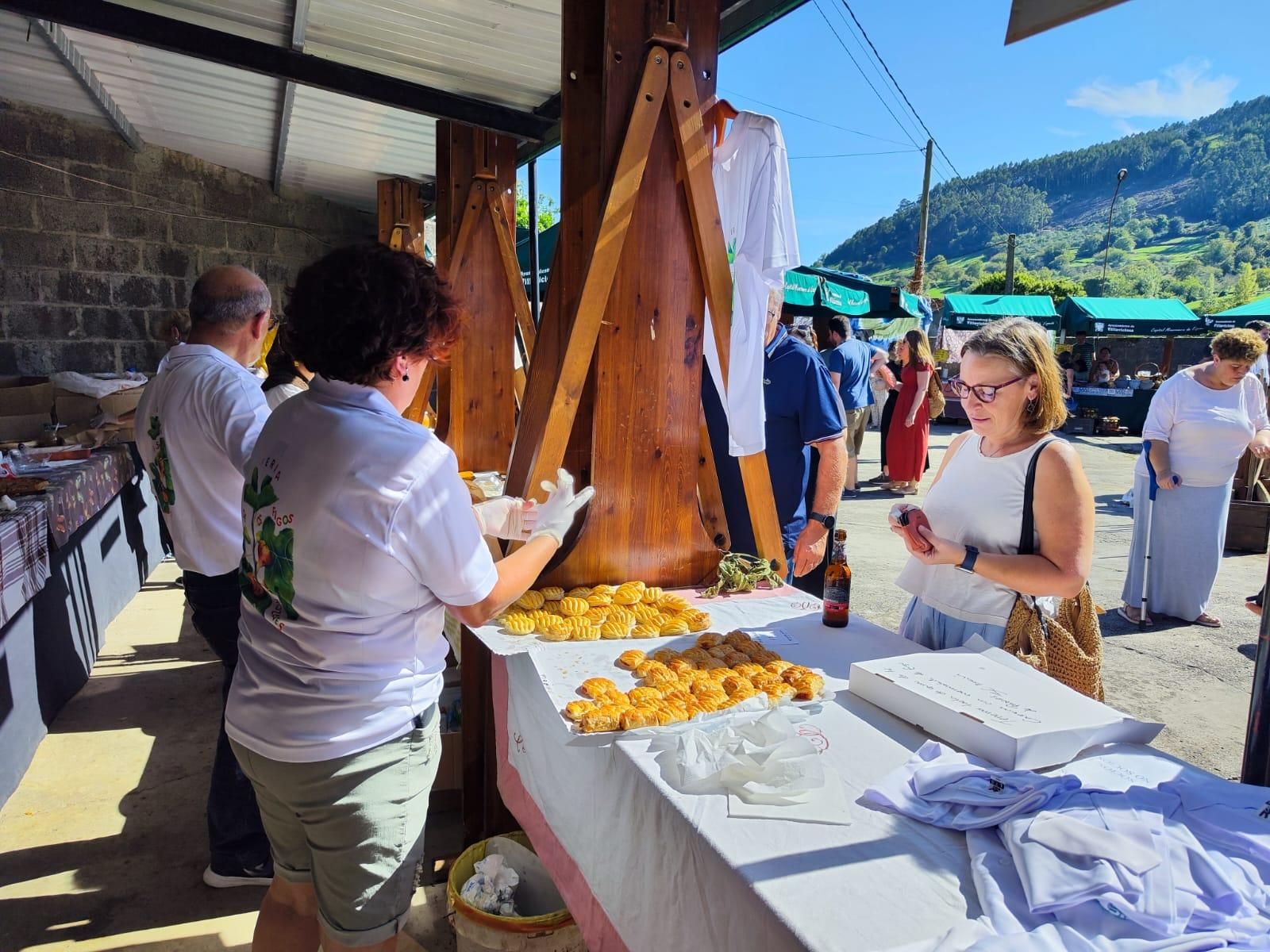 Escasez de figos, pero gran ambiente: así se ha vivido la feria de Rozaes