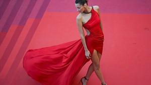 La modelo Bella Hadid posa en el ’photocall’ del Festival de Cannes, el pasado 17 de mayo.