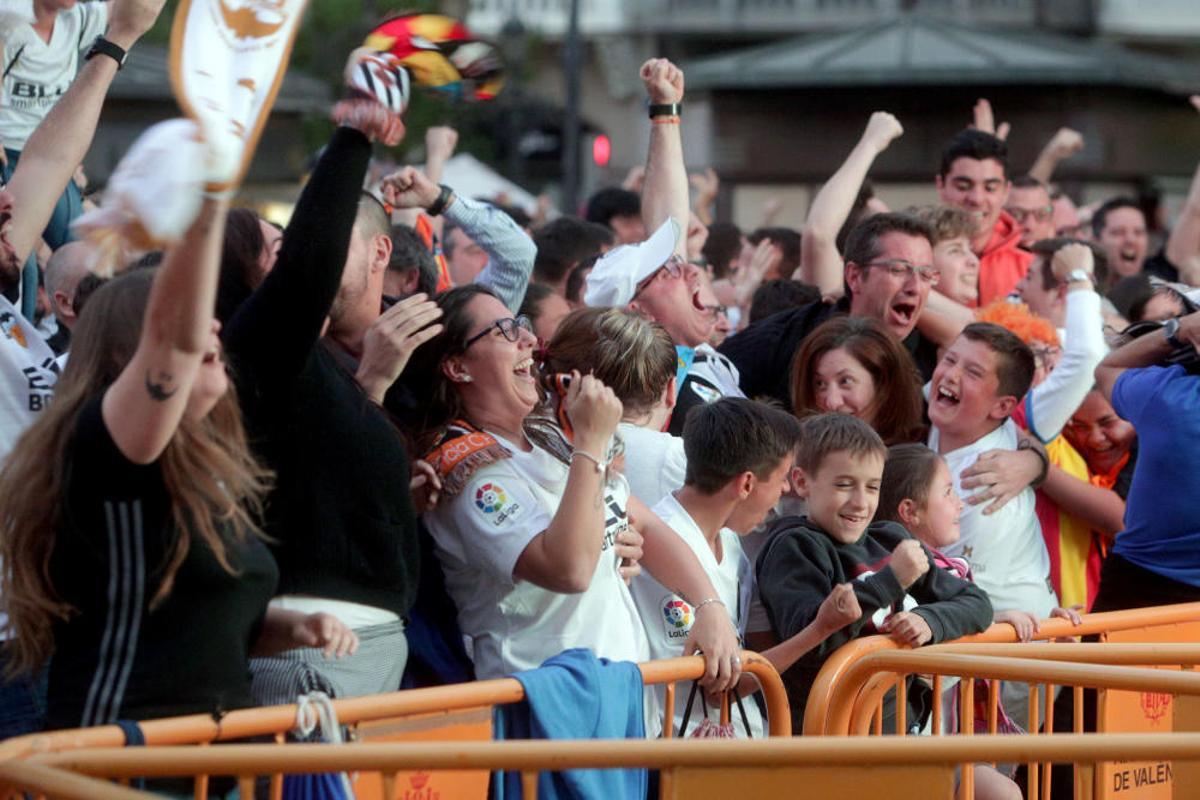 El Valencia y su afición celebran el título de la Copa del Rey
