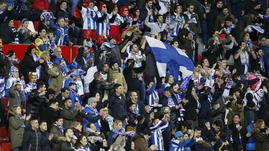 Aficionados deportivistas, el sábado en El Molinón.