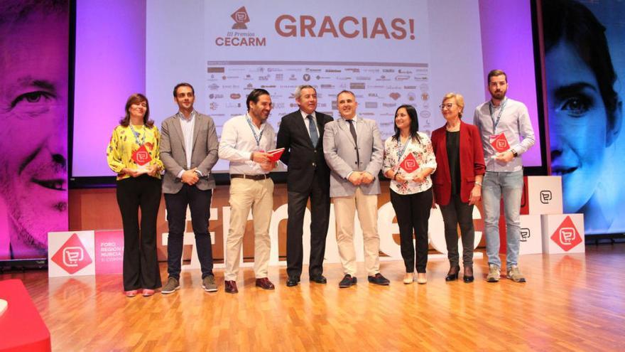 Ganadores de los III Premios Cecarm con sus galardones recogidos el 2 de octubre en el Auditorio Víctor Villegas.