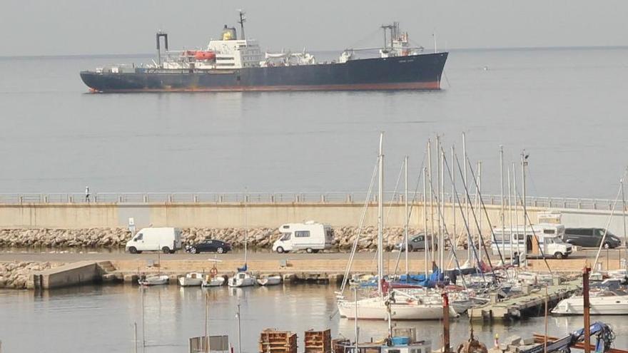 Trainingsschiff der US Navy liegt im Hafen von Palma