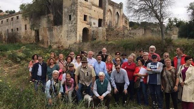 Imagen de varios miembros de la plataforma, en una visita al Trapiche del Prado.