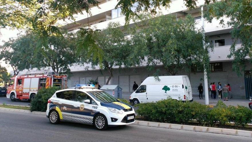 Bomberos y Policía ante la vivienda