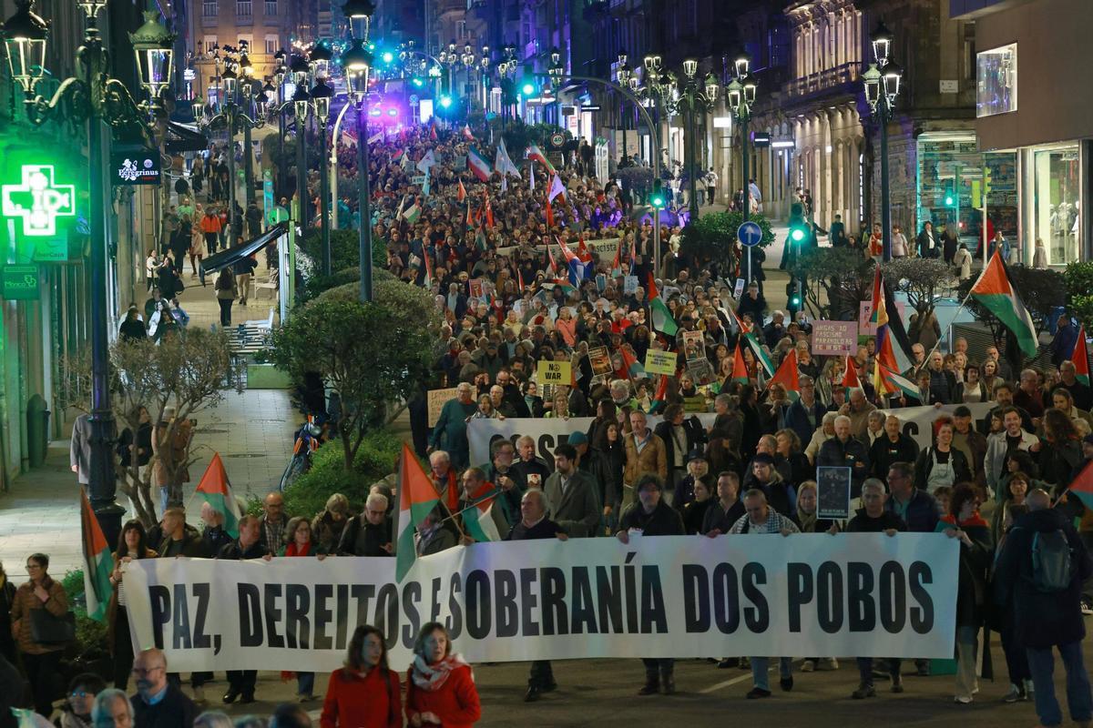 Manifestaciones en Vigo | Vigo alza la voz por la paz y contra el fascismo