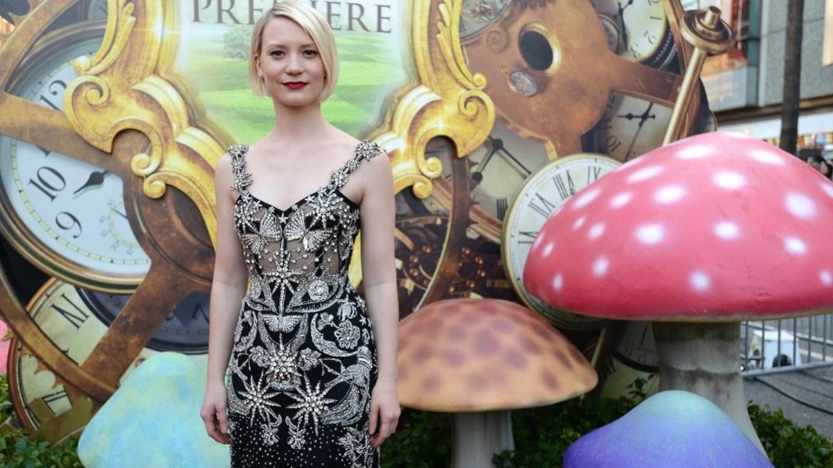 jgarcia34016016 mia wasikowska arrives at the premiere of  alice t160525191735