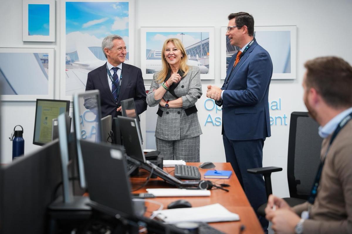 Antonio Gómez-Guillamón y Carolina España, durante su visita a la sede de Aertec en el PTA de Málaga.