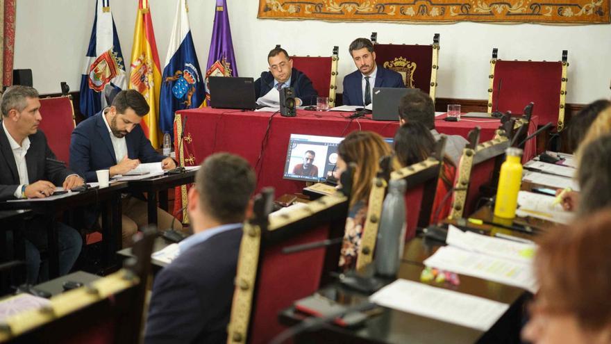 Pleno del Ayuntamiento de La Laguna, uno de los consistorios que han solicitado personal a la Comunidad Autónoma. | | E.D.