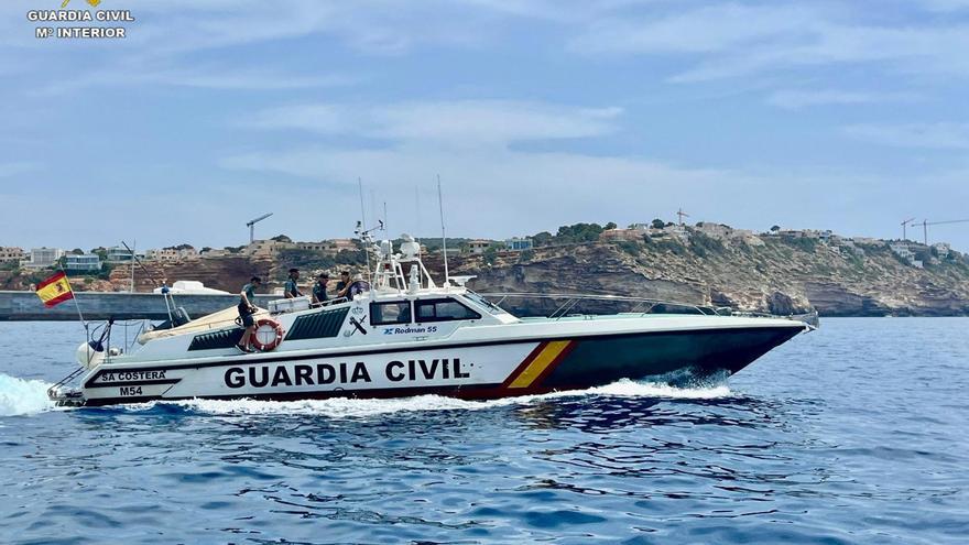 Imagen de la patrullera de la Guardia Civil.