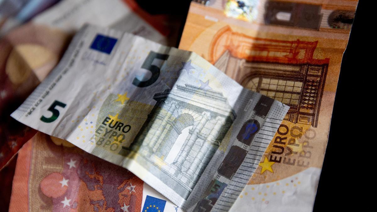 El secreto detrás de los billetes de euro y por qué puedes cambiar los que están en mal estado, según el Banco de España