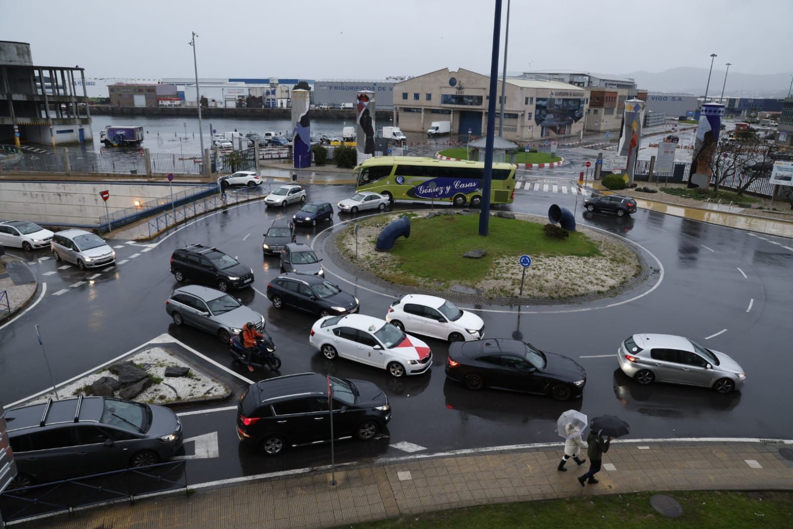 Atascos en el centro de Vigo en el día de la Inmaculada Concepción