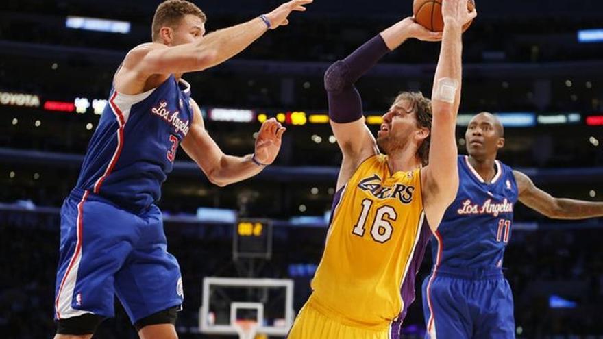 Los reservas de los Lakers se imponen a los Clippers (116-113) en el partido inaugural de la NBA